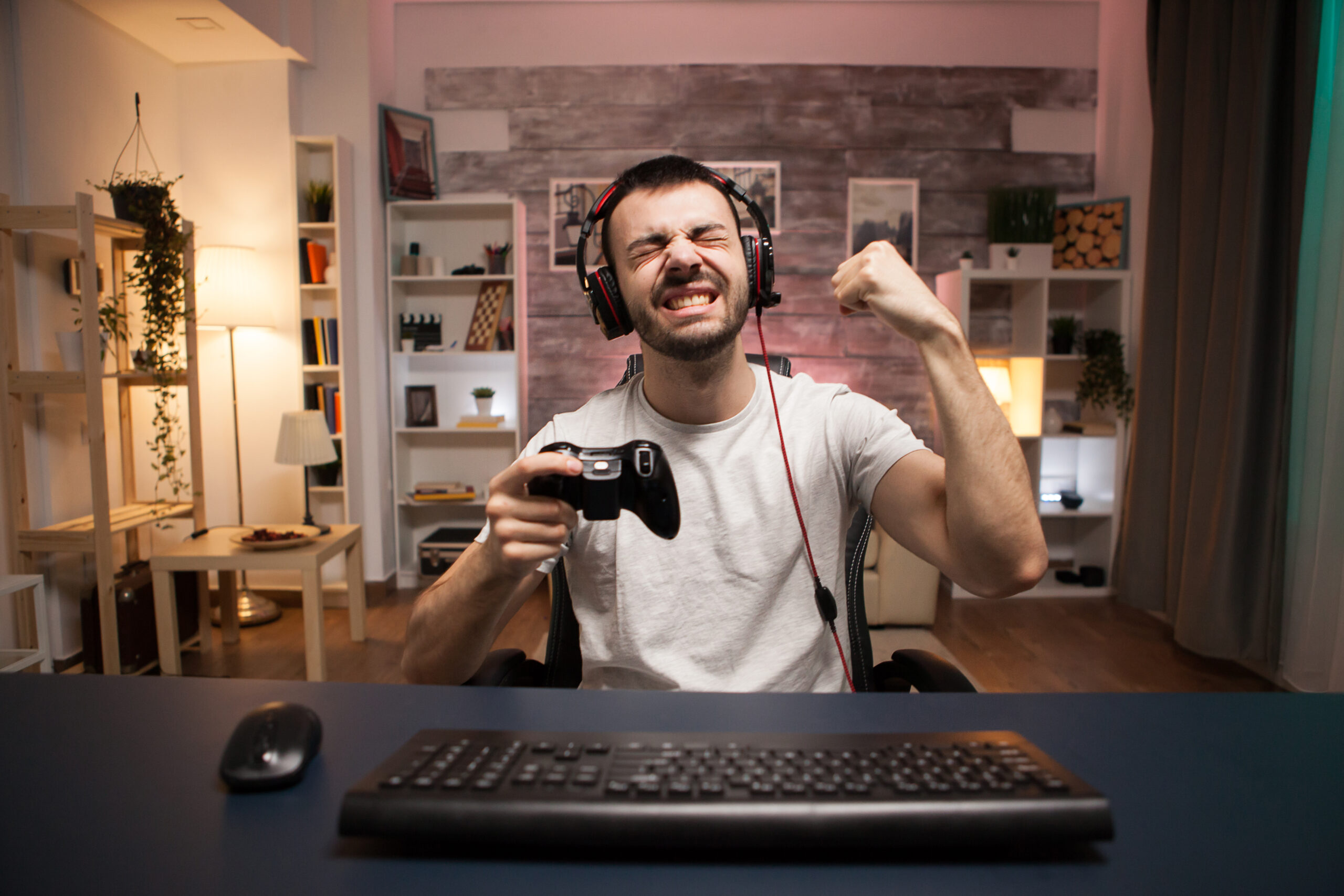 make money playing video games